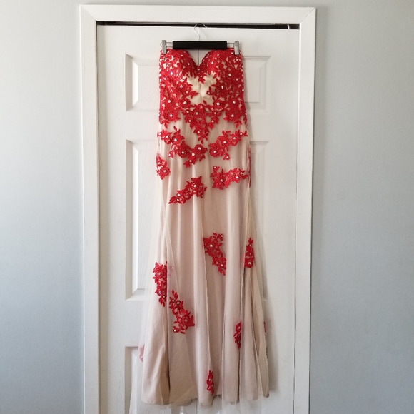 👗DANCING QUEEN FORMAL STRAPLESS DRESS - Picture 1 of 6